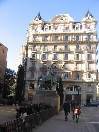 barcelonaplazaramonberenguer265.jpg